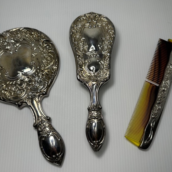 Vintage Antique Silver Plated Ornate Vanity Set-Hand Mirror ~9”, Comb, Brush - Picture 7 of 9